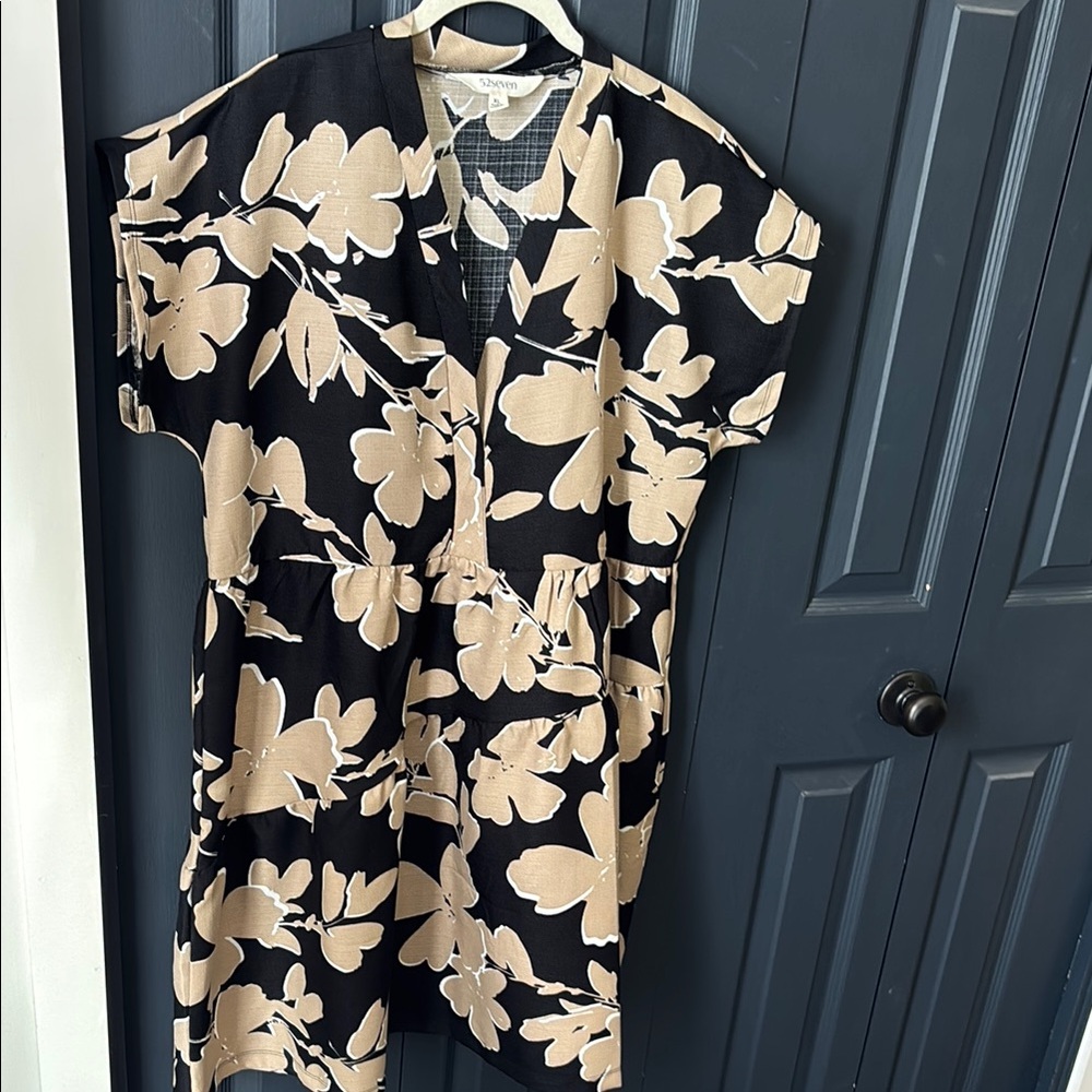 Neutral Floral Dolman Sleeve woven v-neck tiered Dress